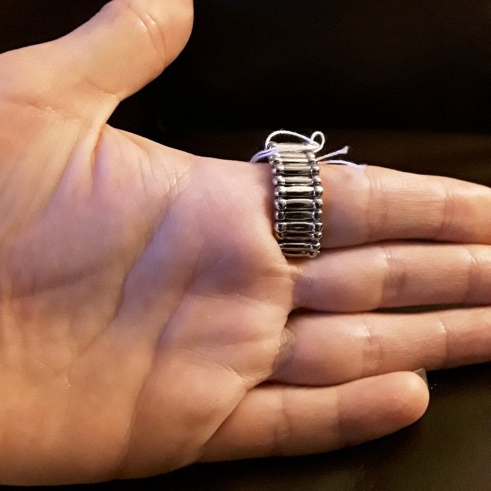 Silver tone ring - Picture 2 of 2